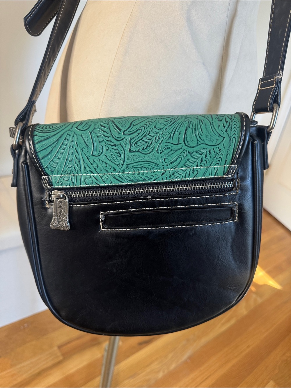 Trinity Ranch Crossbody Bag - Picture 4 of 10